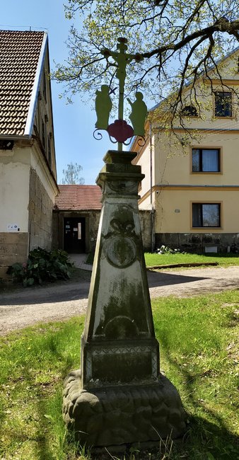 Kříž z r. 1812 u statku č. p. 77, Křinice